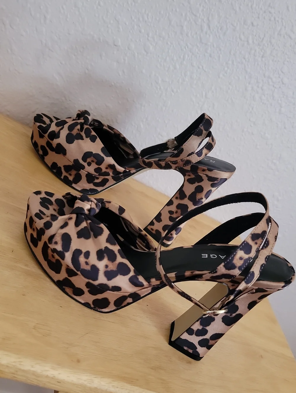 Rampage Leopard Print Platform Sandals Heels Tan Gold Black Animal Open Toe Knot